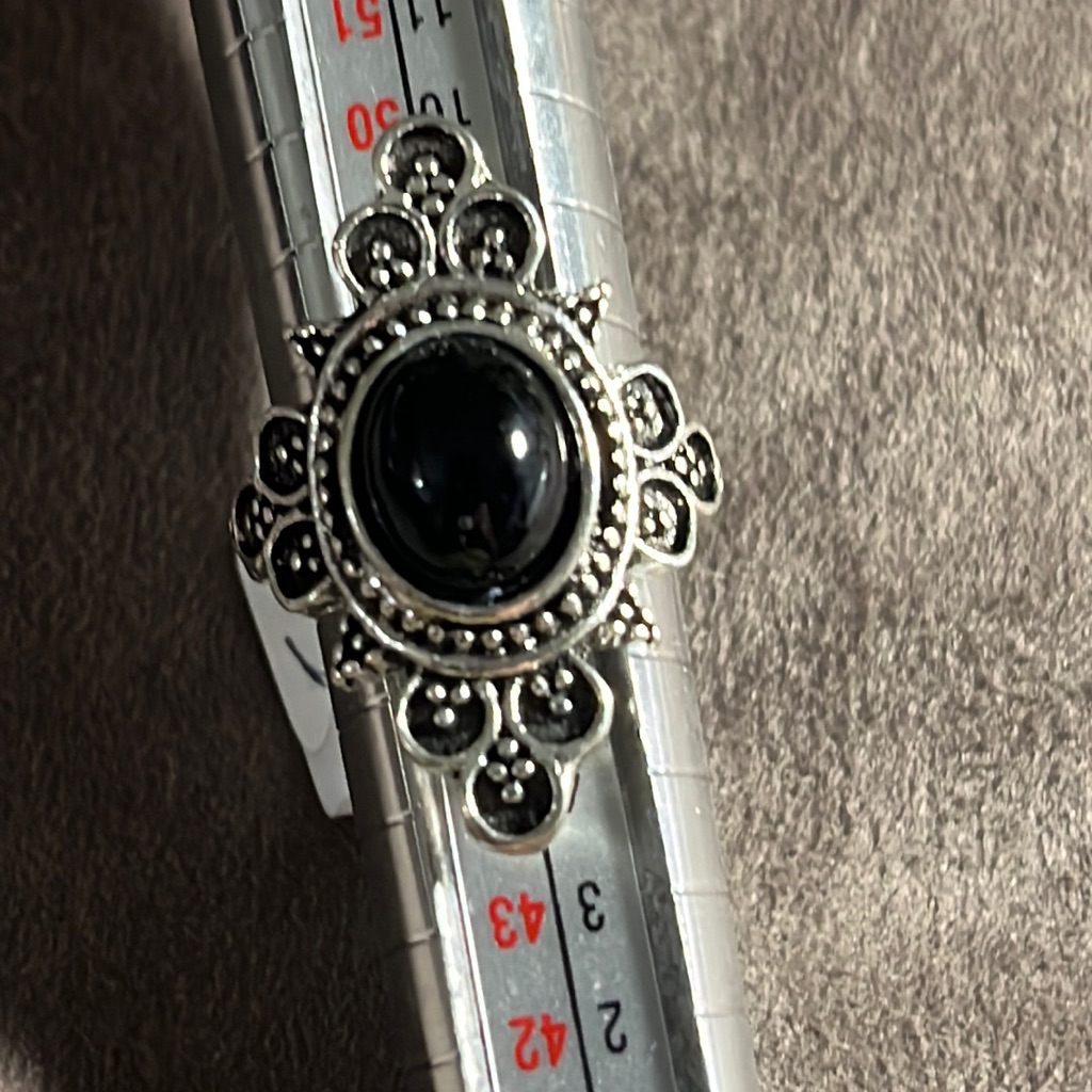 Silver Plated And Onyx Queen Ring 12$